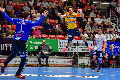 Rekord-Löwe Groetzki kündigt Karriereende an. Nach dann 19 Jahren als Profi ist für den Rechtsaußen nach der Spielzeit 25/26 Schluss. 