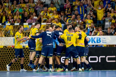 Endlich wieder ein Topspiel-Sieg! Fans feiern Löwen für Mega-Leistung gegen Flensburg - und die vorläufige Tabellenführung