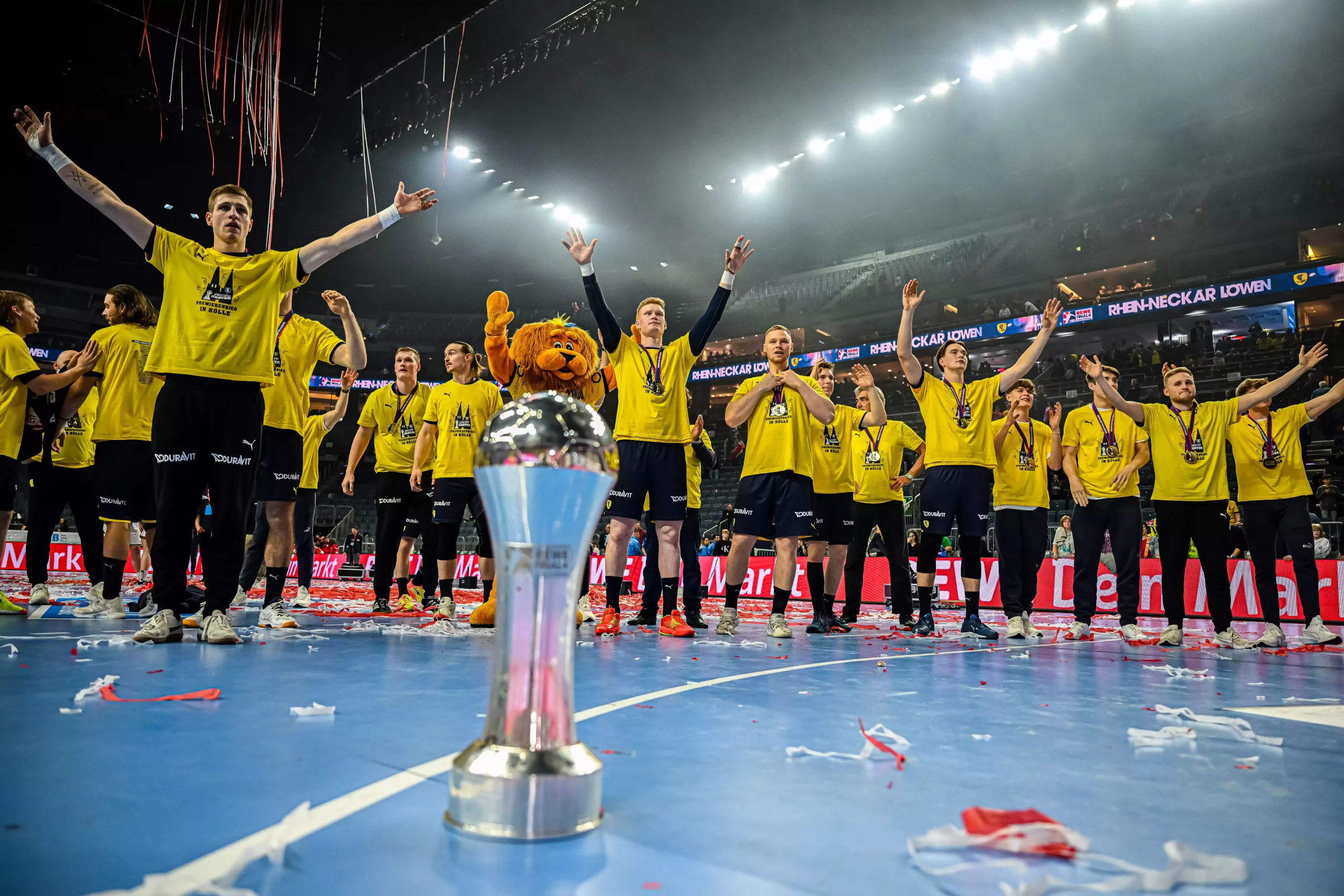 Das Ist Der Wahnsinn Lennart Karls Tor Beim Telekom Cup Fc Bayern Gegen Tottenham Du Staunst - 9wvha9h