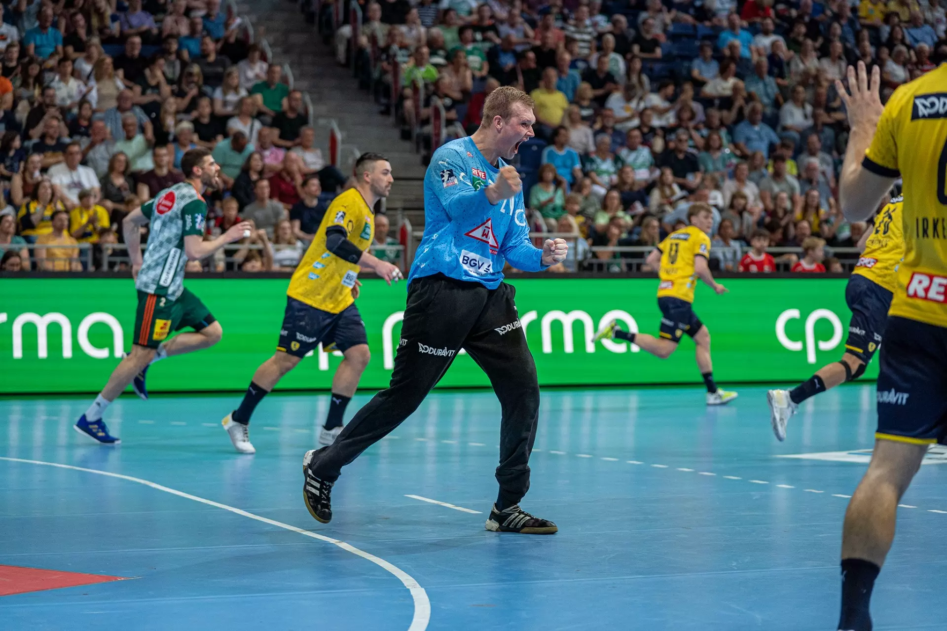 Die neue Handball-Heimat heißt Dyn: Digitale Plattform zeigt auch Basketball und Volleyball / Dauerkarten-Inhaber*innen sparen 24 Prozent. 
