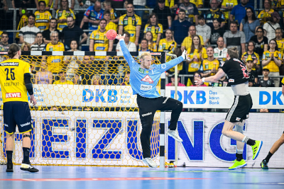 Löwen treiben Tempo-Handball auf die Spitze. Im Heimspiel-Finale gegen den HC Erlangen zelebrieren Spieler und Fans den neuen Löwen-Stil.