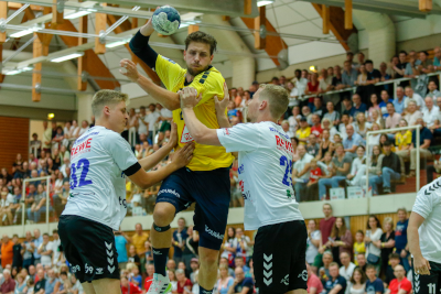 62 Löwen-Tore zum Walzbachtaler Handball-Fest: Beim 62:16 zwischen Pokalsieger und Verbandsligist geht es um den Spaß am Spiel. 