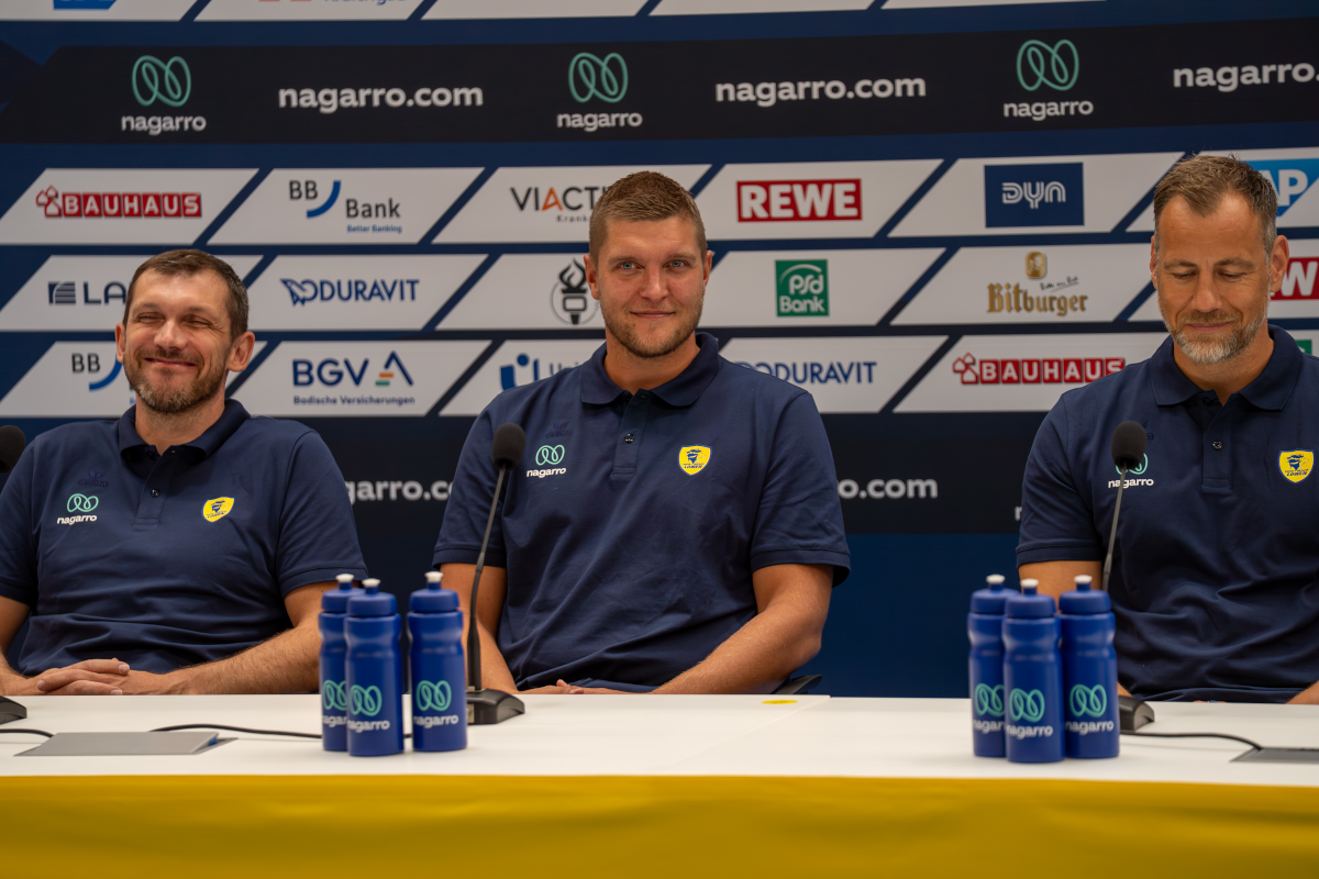 Michel Abt auf der Saisoneröffnungs-PK zwischen Patrick Jahnke (links) und Maik Machulla.