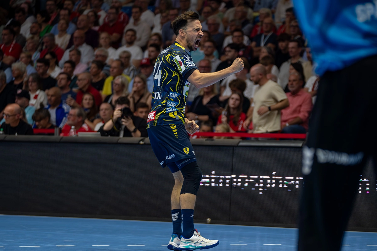 Patrick Greotzki mit ausgelassenem Torjubel im Spiel gegen die MT Melsungen.