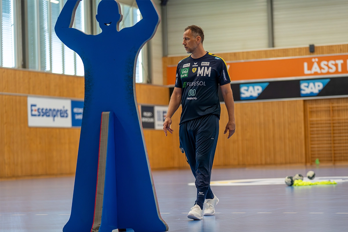 Cheftrainer Maik Machulla im Training vor dem Auswärtsspiel gegen die MT Melsungen.