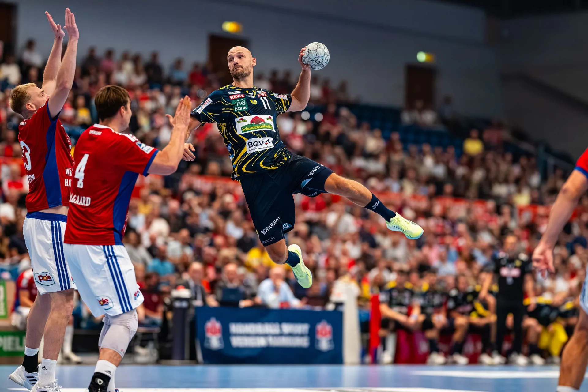 Lukas Sandell im Sprungwurf