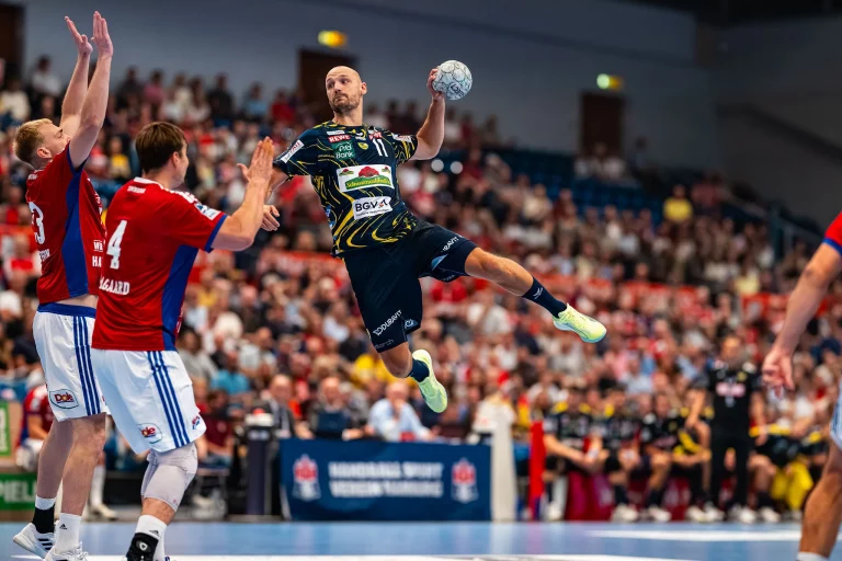 Lukas Sandell im Sprungwurf