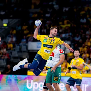 Dani Baijens fliegt durch die Abwehr durch