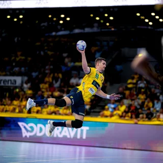 Halil Jaganjac im Sprungwurf vor dem Tor während eines Konters