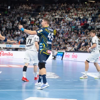 Halil Jaganjac feiert die Abwehraktion mit beiden Fäusten