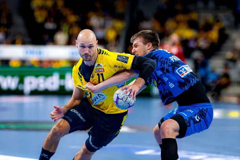 Lukas Sandell im Zweikampf gegen die Wurfhandseite