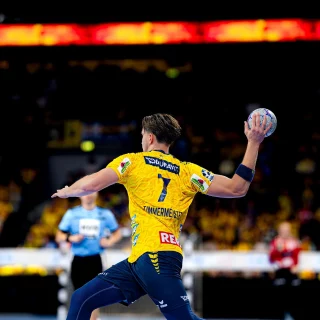 Robert Timmermeister holt aus um einen Pass zu spielen