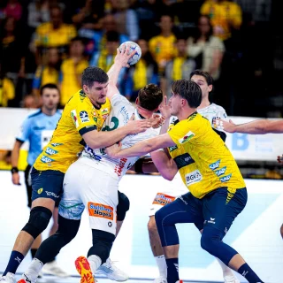 Halil Jaganjac und Robert Timmermeister versuchen den Angreifer als Zange zu stoppen