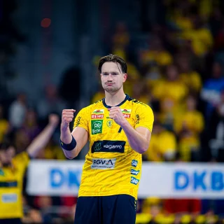 Robert Timmermeister jubelt mit beiden Fäusten nach vorne gestreckt