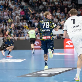 Edwin Aspenbäck läuft zurück in die Abwehr