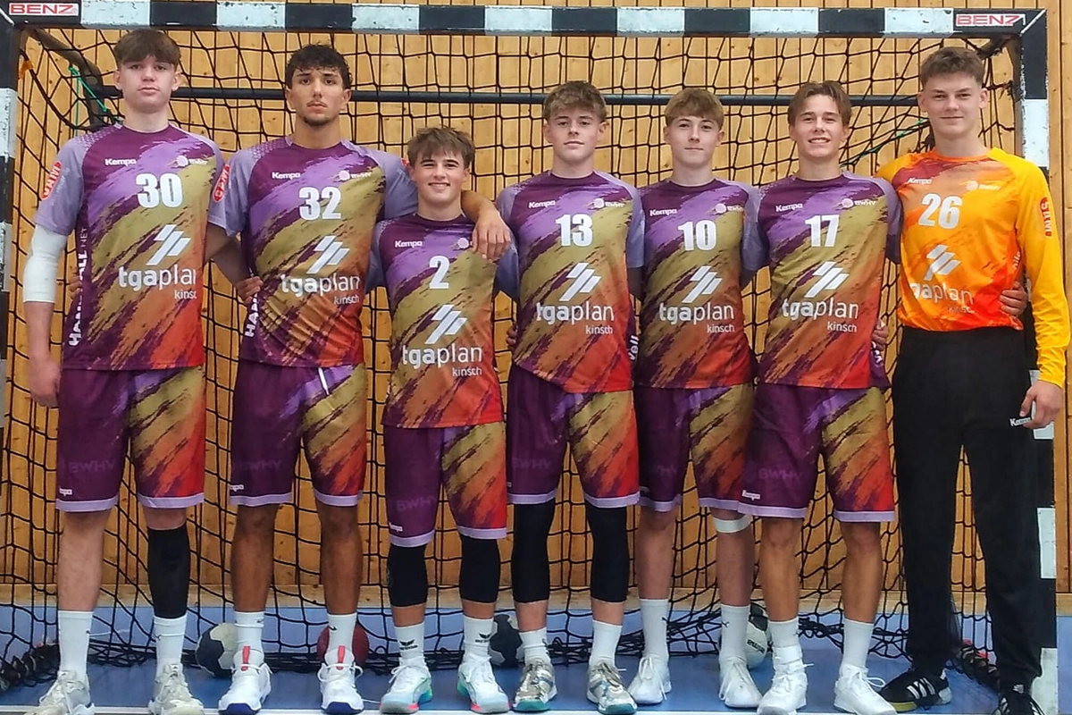 U17: Patrick Ehrgott, Can-Lauren Akkoc, Tim Löhr, Matteo Kalvelage, Levin Droll, Julian Steinert sowie Eric Susemichel (im Bild von links)