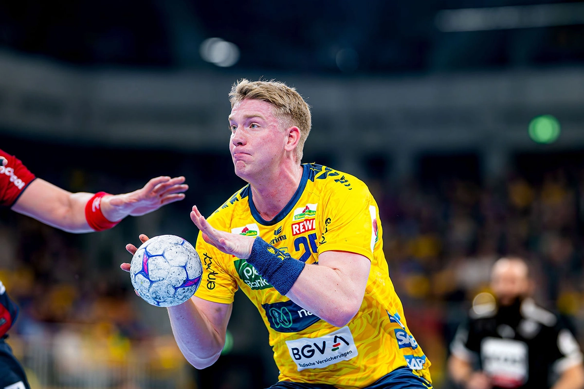 Haukur Thrastarson im DHB-Pokal gegen Flensburg.