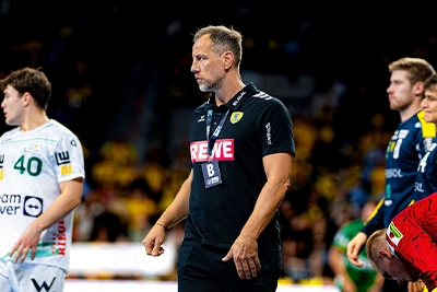 Maik Machulla an der Seitenlinie.