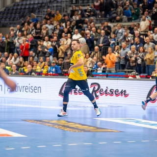 Dani Baijens in Passbewegung