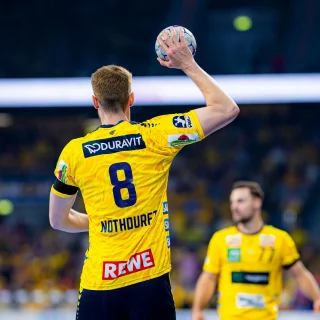 Tim Nothdurft spielt einen Pass