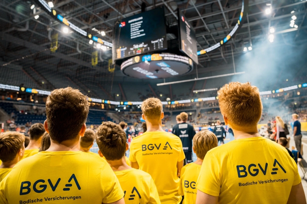 Die BGV-Bannerkids am Spielfeldrand. 
