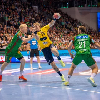 Edwin Aspenbäck im Wurf beim Auswärtsspiel gegen den SCM