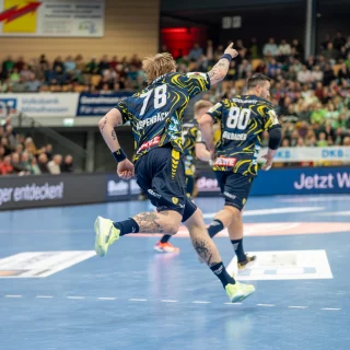 Edwin Aspenbäck jubelt nach Torwurf.