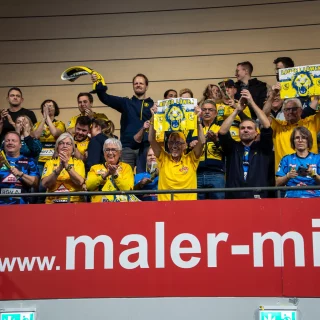 Löwen-Fans bei der Auswärtspartie in Wetzlar.