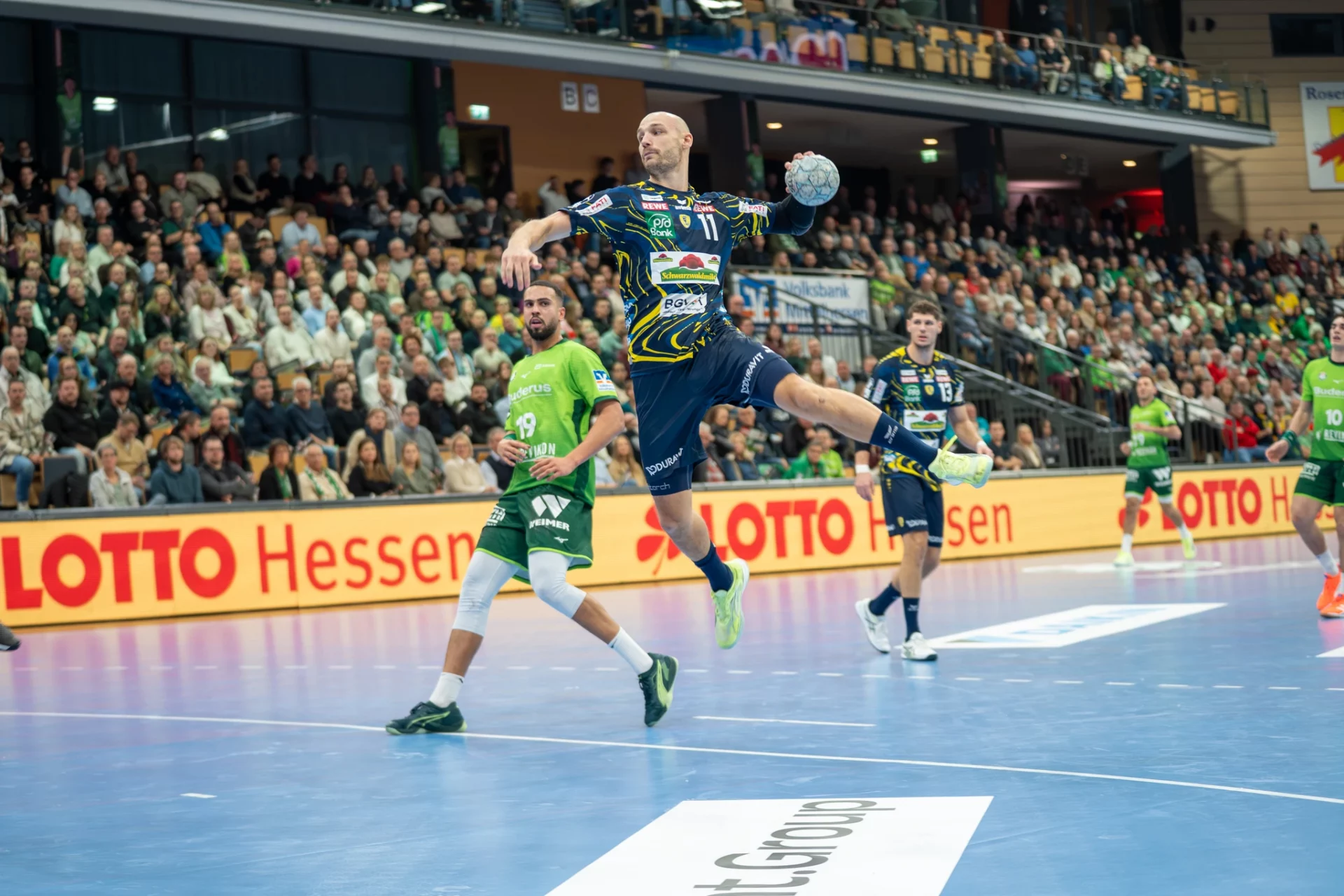 Lukas Sandell im Wurf.