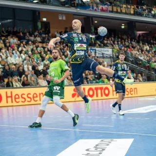 Lukas Sandell im Wurf.