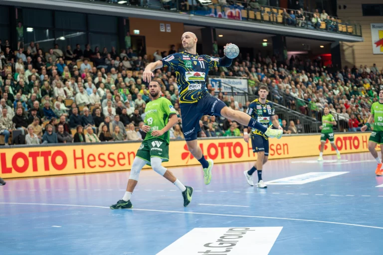 Lukas Sandell im Wurf.