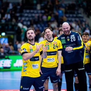 Patrick Groetzki und Mike Jensen jubeln nach dem Spiel.