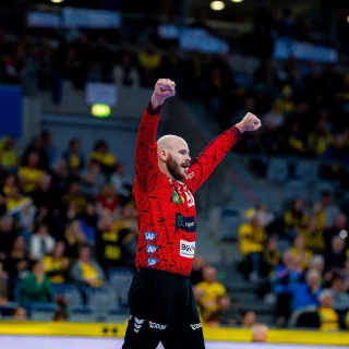 Mike Jensen jubelt nach einer Parade.