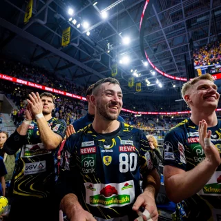 Glückliche Gesichter von Jannik Kohlbacher und Haukur Thrastarson nach dem Heimsieg.