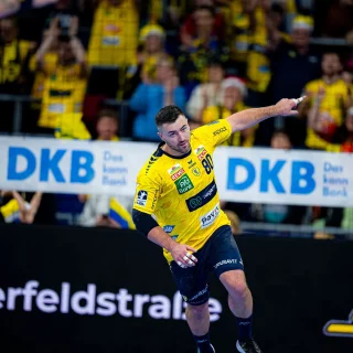 Jannik Kohlbacher jubelt nach einem Tor.