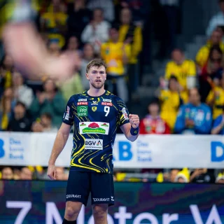 Jubel von Steven Plucnar Jacobson.