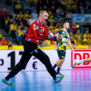 David Späth jubelt nach einer Parade.