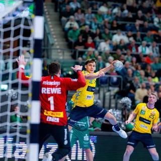 Gino Steenaerts im Sprungwurf.