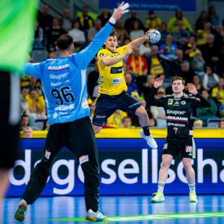 Gino Steenaerts beim Sprungwurf.