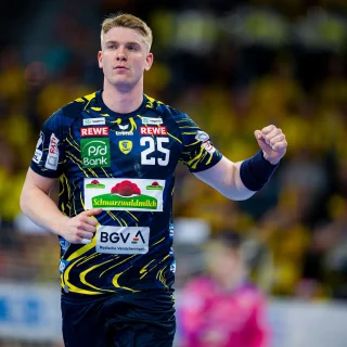 Haukur Thrastarson jubelt nach erfolgreichem Torwurf.