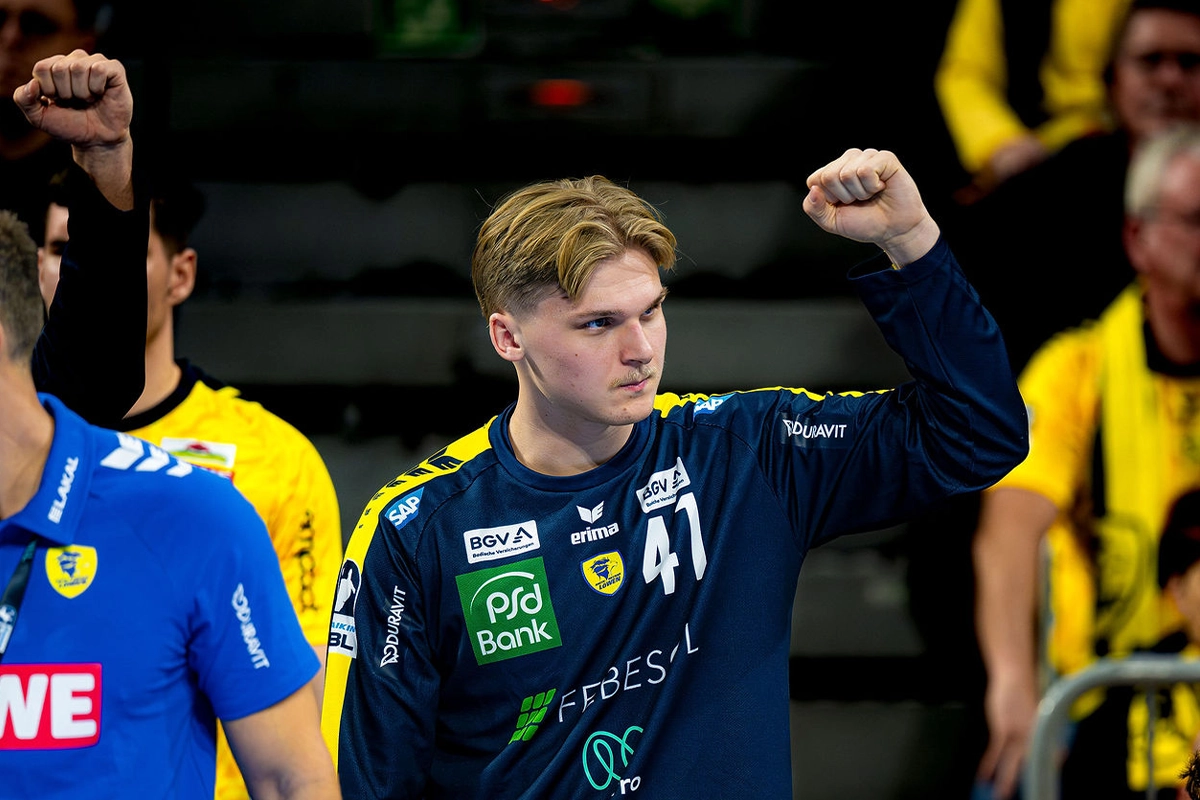 Elias Ciudad Benitez jubelt.