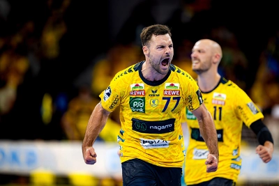 Lukas Sandell trifft bei der EM im ersten Gruppenspiel auf L&ouml;wen-Kollege Dani Baijens.