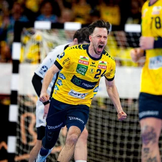 Patrick Groetzki jubelt nach Torwurf beim Heimspiel gegen Kiel.