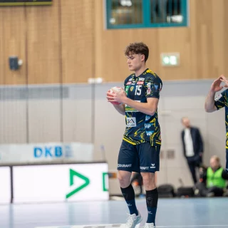 David Móré mit dem Ball beim Auswärtsspiel gegen Minden.