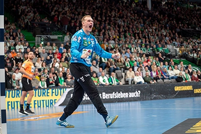 David Späth jubelt im Spiel gegen Minden. 