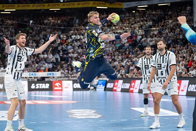 Edwin Aspenbäck im Hinspiel beim THW Kiel.