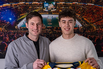 Niclas Mierzwa mit Uwe Gensheimer.