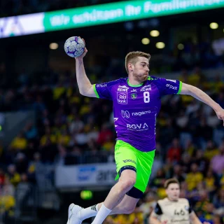 Tim Nothdurft bei werfen im Heimspiel gegen den BHC.