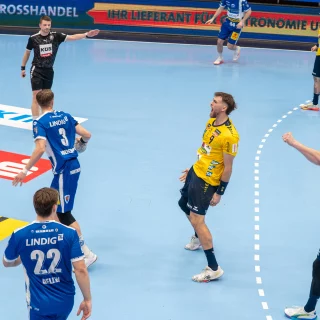 Steven Plucnar Jacobsen beim Jubelschrei im Spiel gegen Eisenach.