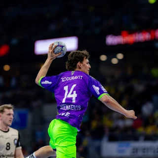 Gino Steenaerts bei werfen im Heimspiel gegen den BHC.